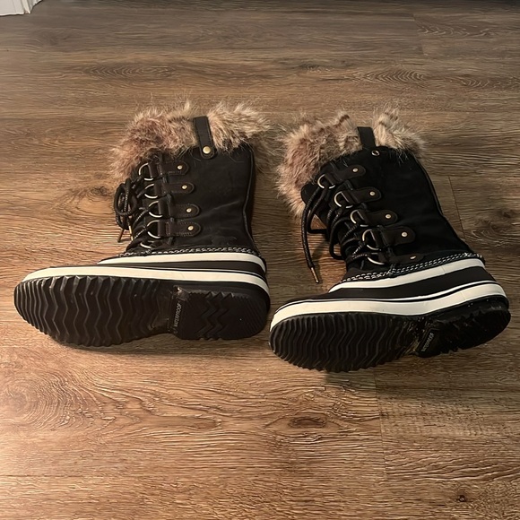 Sorel boots - Picture 3 of 4